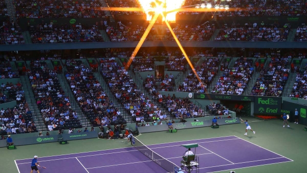 NOVAK DJOKOVIC (SRB), JOHN ISNER (USA) Tennis - MIAMI OPEN 2015 - ATP 1000 - WTA Premier - Crandon park Tennis Centre - Miami - United States of America - 2015 © TENNIS PHOTO NETWORK